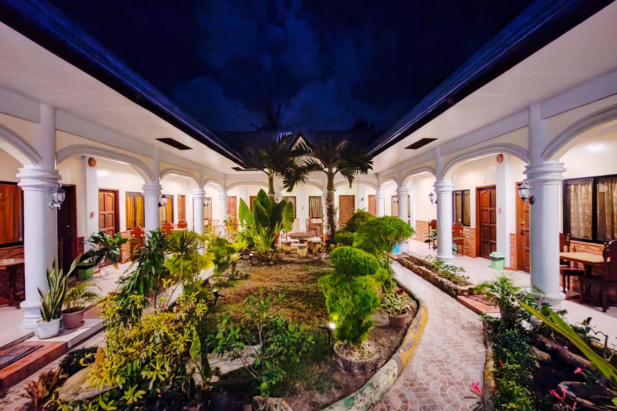 Mbg Travellers Inn Powered By Cocotel Puerto Princesa Ngoại thất bức ảnh