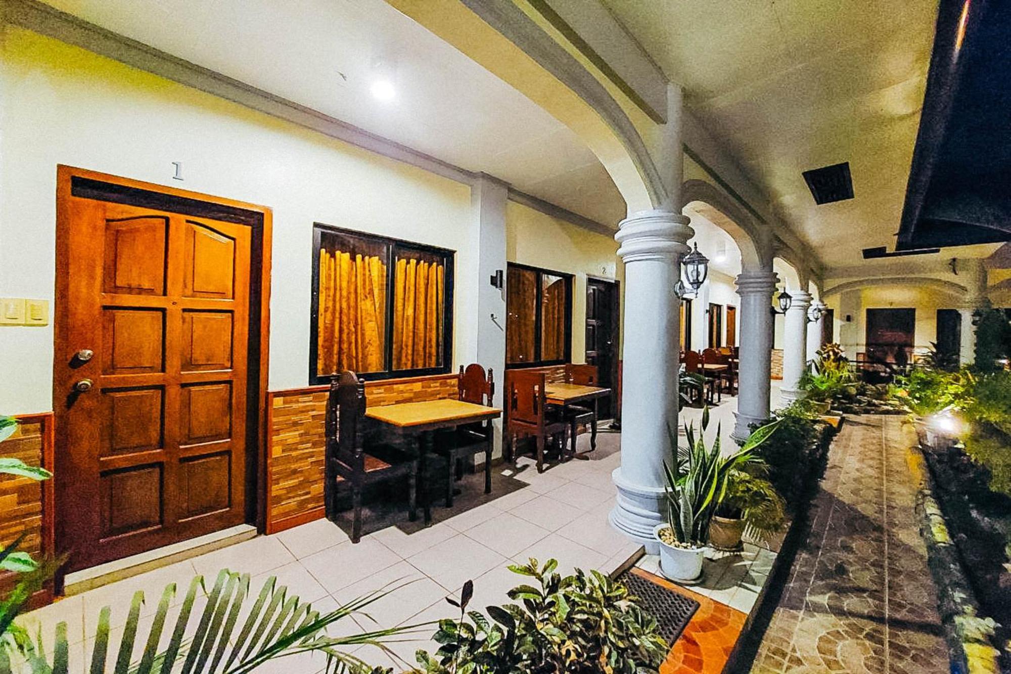 Mbg Travellers Inn Powered By Cocotel Puerto Princesa Ngoại thất bức ảnh