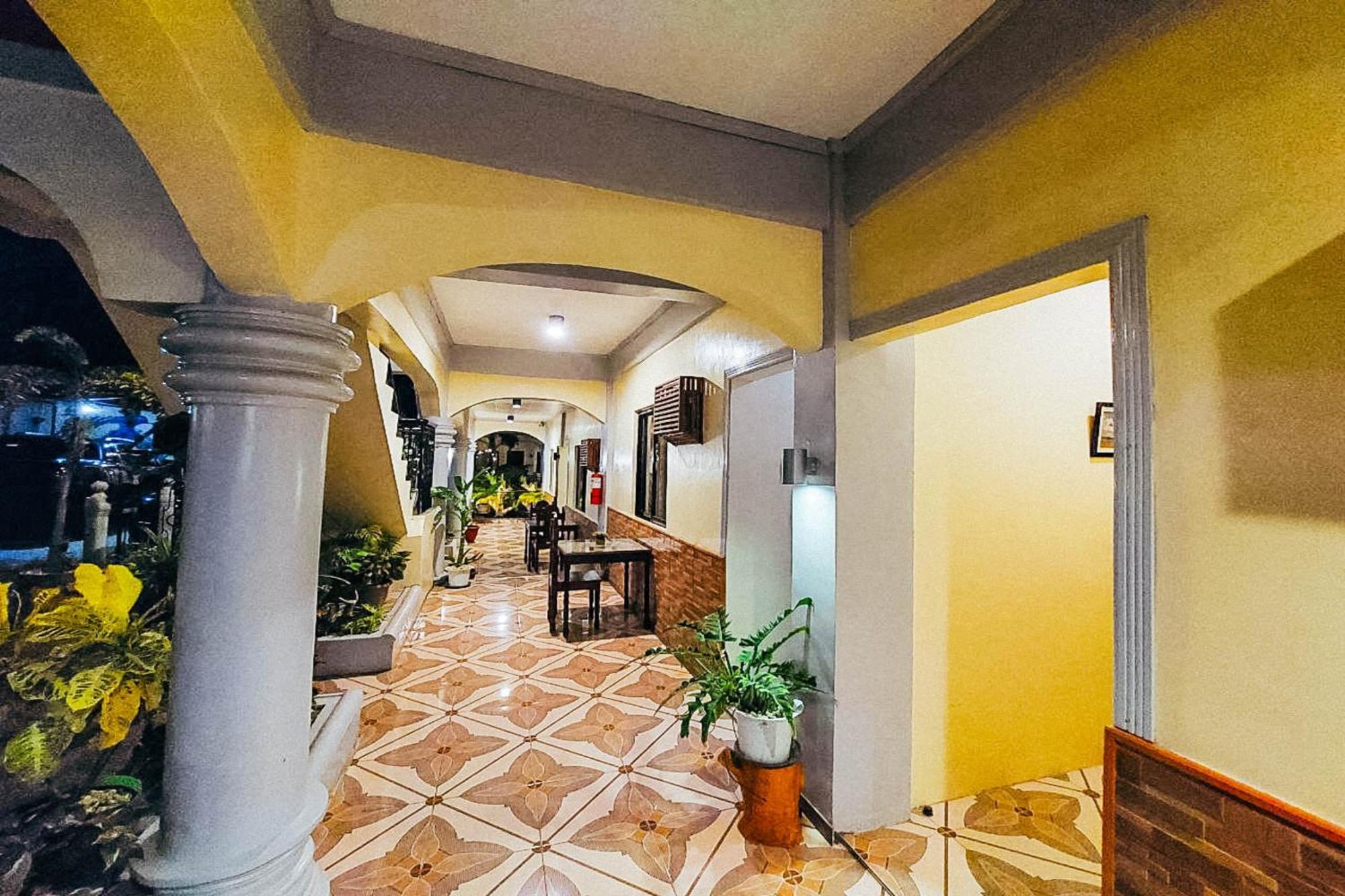 Mbg Travellers Inn Powered By Cocotel Puerto Princesa Ngoại thất bức ảnh